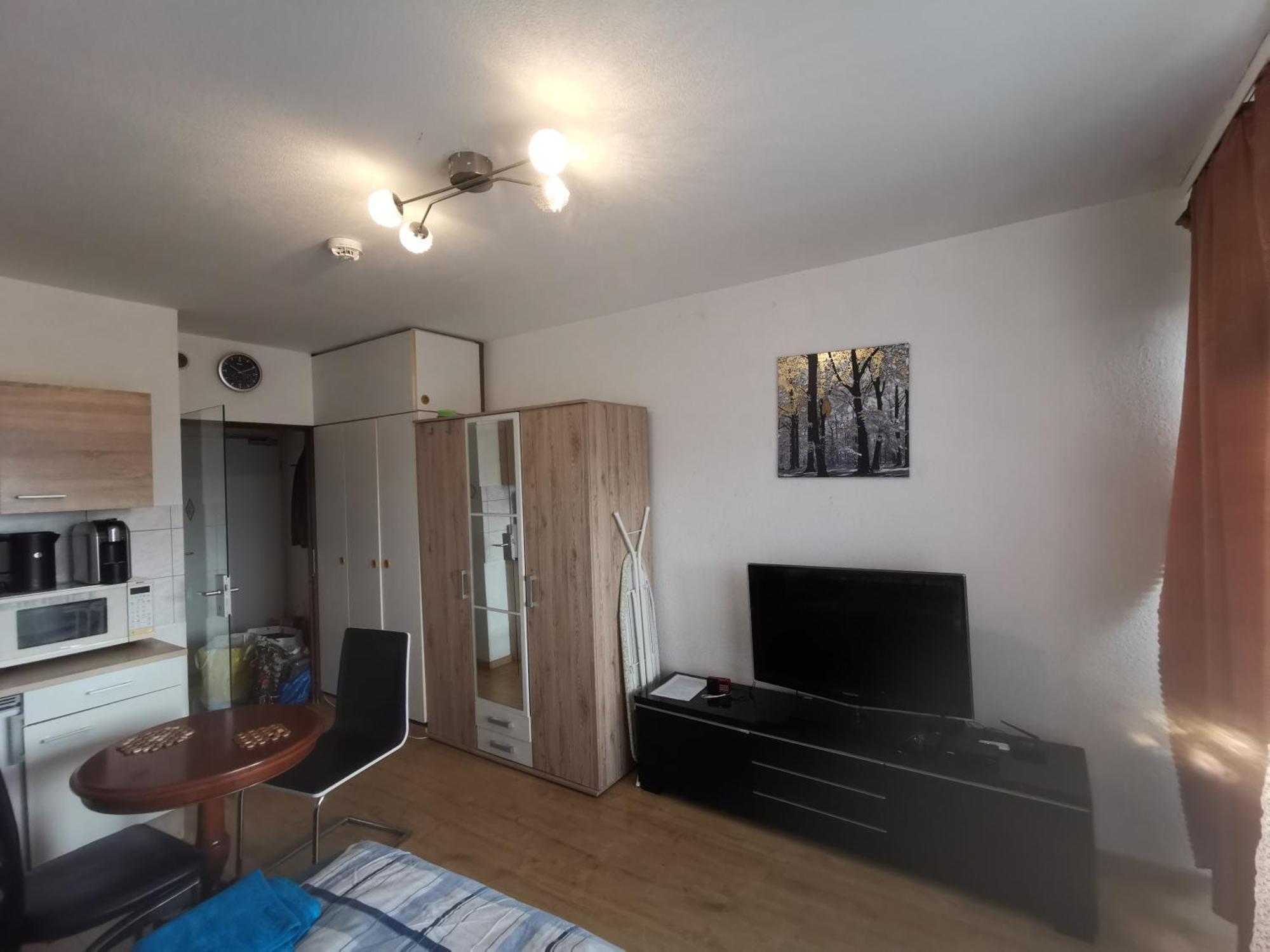 1-zi Naehe U-bahn U-3, Balkon, Garage Apartment *